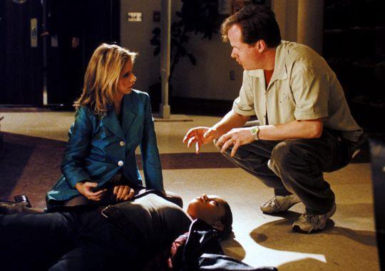 Joss Whedon sul set di Buffy con Sarah Michelle Gellar Sarah Michelle Gellar con Joss Whedon