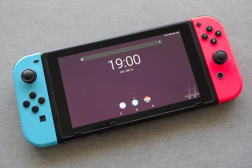 Nintendo Switch ora è un dispositivo Android: il traguardo raggiunto dai modder Nintendo Switch mentre fa girare Android