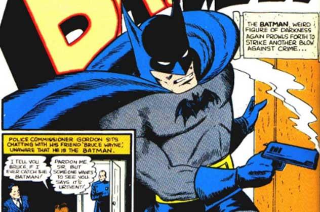 Batman nei primi due anni di vita uccideva gli avversari Mezzobusto di Batman con una pistola fumante in mano