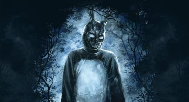 Una raccolta delle frasi e dei dialoghi più belli tratti da Donnie Darko In foto Frank the Bunny da Donnie Darko