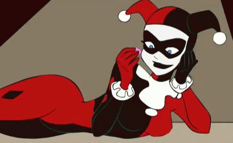 Harley Quinn Harley Quinn mastica una bubble gum