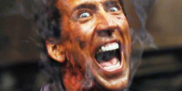 Nicolas Cage è Johnny Blaze in Ghost Rider Il volto di Nicolas Cage quasi in fiamme in Ghost Rider