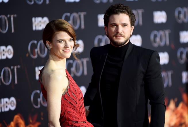 Game of Thrones 8: rubata una spada del Trono allestito per la prima Game of Thrones 8: Rose Leslie e Kit Harington