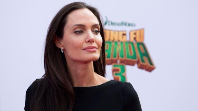 Angelina Jolie parla della madre e rivela di ispirarsi a lei come genitore Angelina Jolie alla première di Kung Fu Panda 3