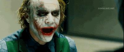 Il Joker nel film Il cavaliere oscuro Il Joker di Heath Ledger ride nel film Il cavaliere oscuro