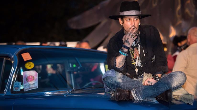 Johnny Depp scherza sull'eventuale assassinio di Donald Trump Johnny Depp al Glastonbury Festival