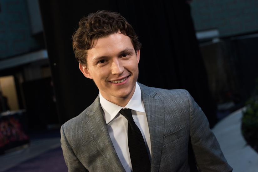 Tom Holland cerca di apparire sexy su Instagram Tom Holland cerca di essere sexy su Instagram con scarsi risultati