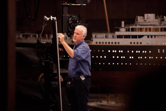James Cameron sul set di Titanic Il regista Cameron in uno scatto
