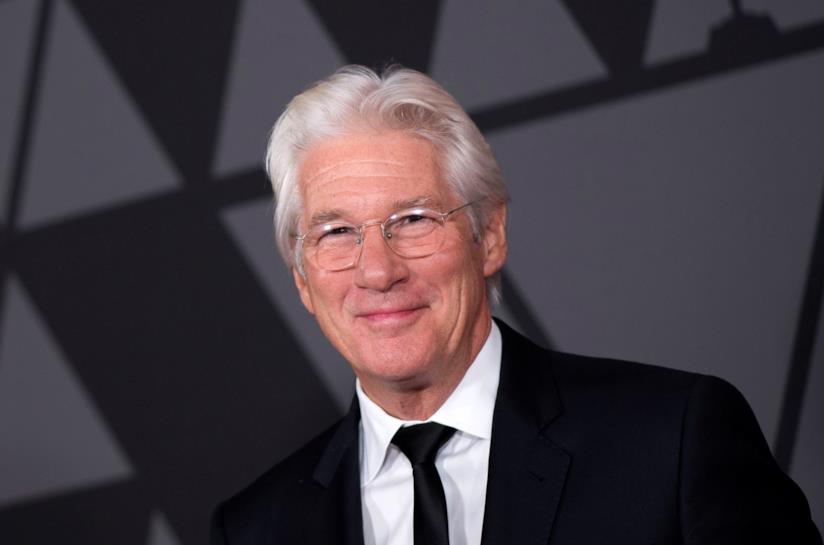 Richard Gere in TV con MotherFatherSon Richard Gere sul red carpet in posa per EW