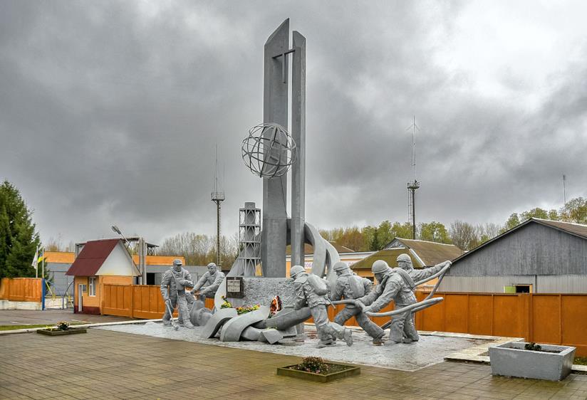 Il monumento agli eroi di Chernobyl, che hanno salvato il mondo da un olocausto nucleare