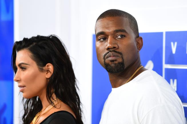 Kanye West non vive più con Kim Kardashian e i loro figli Primo piano di Kim Kardashian e Kanye West
