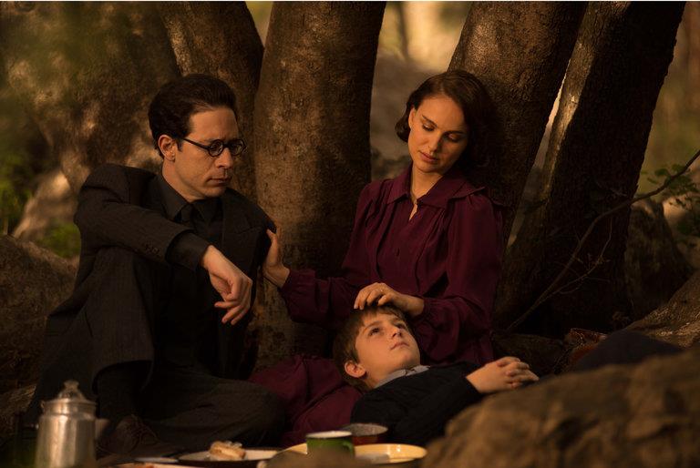Gilad Kahana, Natalie Portman e Gilad Kahana, Natalie Portman e Amir Tessler durante un scena del film Sognare è vivere