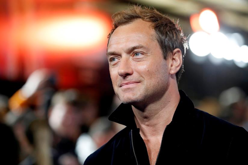 Jude Law sarà protagonista della serie TV The Third Day Jude Law durante un evento in Inghilterra