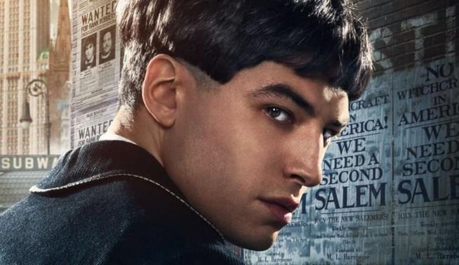 Animali Fantastici: il ruolo di Credence sarà sempre più importante Ezra Miller (Credence Barebone) in una scena di Animali Fantastici e Dove Trovarli