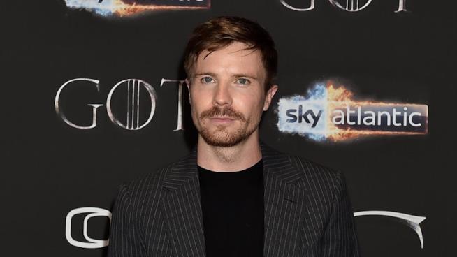 Joe Dempsie ha discusso del percorso di Gendry e della relazione con Arya in GoT Joe Dempsie alla prima newyorkese di Game of Thrones 8