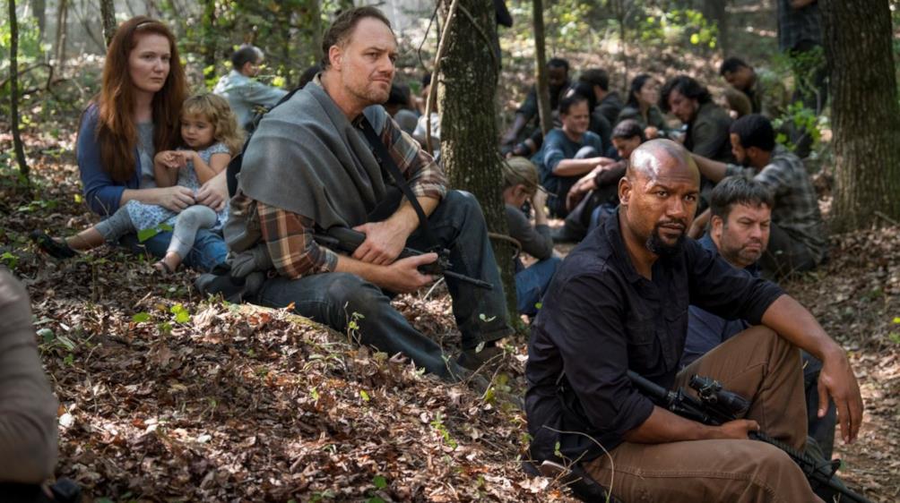 i sopravvissuti con padre gabriel in the walking dead 8x11 maxw 1280