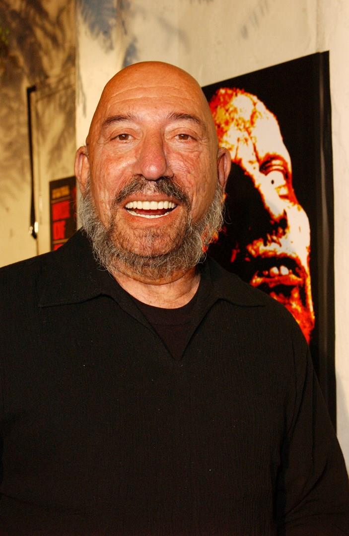 Sid Haig Sid Haig davanti al poster de La casa dei 1000 corpi