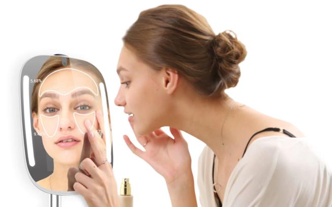 Arriva lo specchio tecnologico che dispensa consigli di bellezza HiMirror è lo specchio hi-tech che offre consigli di bellezza