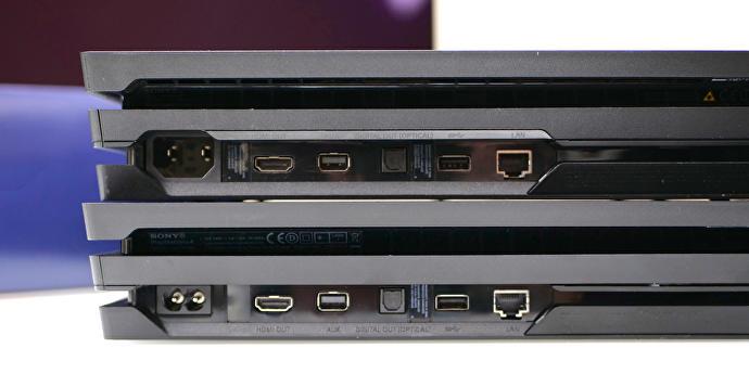 Sony lancia un nuovo modello di PS4 di Pro, più silenzioso del precedente Una foto conferma le differenze degli input di alimentazione tra due modelli di PS4 Pro