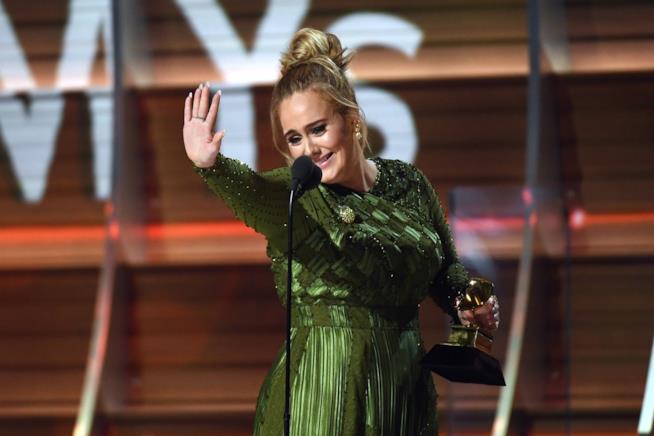Adele ha sposato Simon Konecki Primo piano di Adele ai Grammy Awards 2017