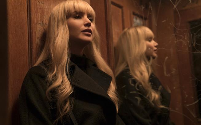 Recensione di Red Sparrow, il libro Jennifer Lawrence in una scena di Red Sparrow