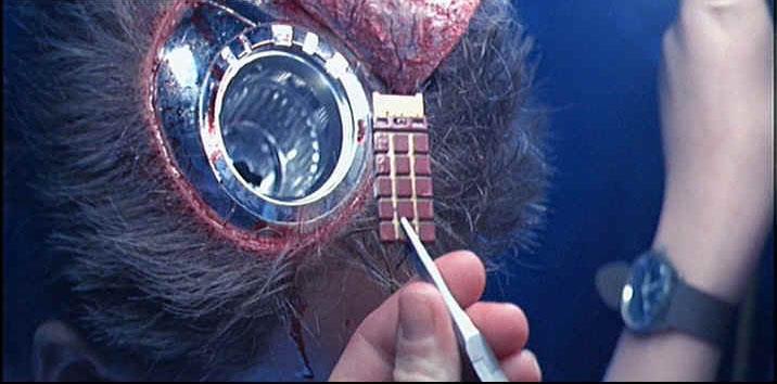 Il chip cerebrale del T-800 in Terminator 2 - Il giorno del giudizio Il chip cerebrale mostrato nella versione Director's Cut di Terminator 2 - Il giorno del giudizio
