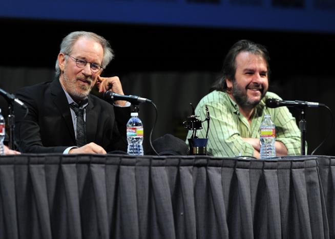 Steven Spielberg e Peter Jackson al lavoro su un progetto cinematografico in comune Steven Spielberg e Peter Jackson durante una conferenza stampa