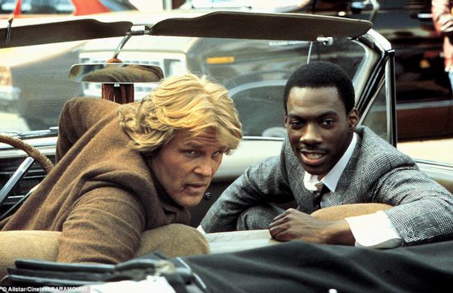 I registi di Good Time realizzeranno il remake di 48 ore Eddie Murphy e Nick Nolte in una scena di 48 Ore