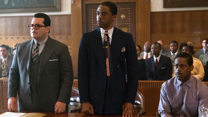 Marshall: una scena dal film con Chadwick Boseman Chadwick Boseman in una scena dal film Marshall con Josh Gad e Sterling K. Brown