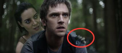 Sarà Lenny il demone dagli occhi gialli? Il particolare della mano è un indizio? Sarà Lenny il demone dagli occhi gialli? Ecco il particolare della mano.