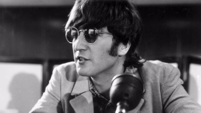 John Lennon, scovati diversi diversi oggetti appartenuti al musicista Il compianto John Lennon