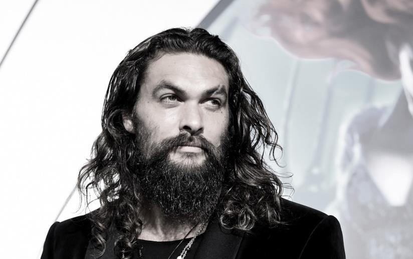 Jason Momoa attaccato per le foto in costume Jason Momoa in primo piano