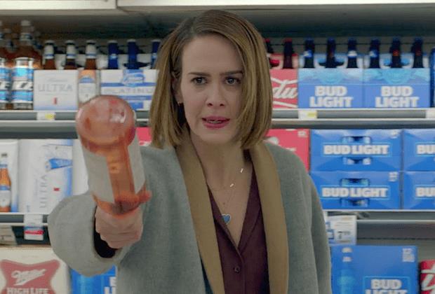 American Horror Story: Cult. Una scena dal primo episodio American Horror Story: Cult. Episodio 1