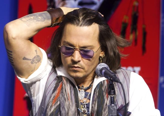 Johnny Depp e i suoi numerosi tatuaggi Johnny Depp è famoso anche per i suoi tatuaggi