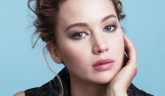 Jennifer Lawrence, 9 mesi di prigione per l'hacker che rubò le foto di nudo Un primo piano di Jennifer Lawrence