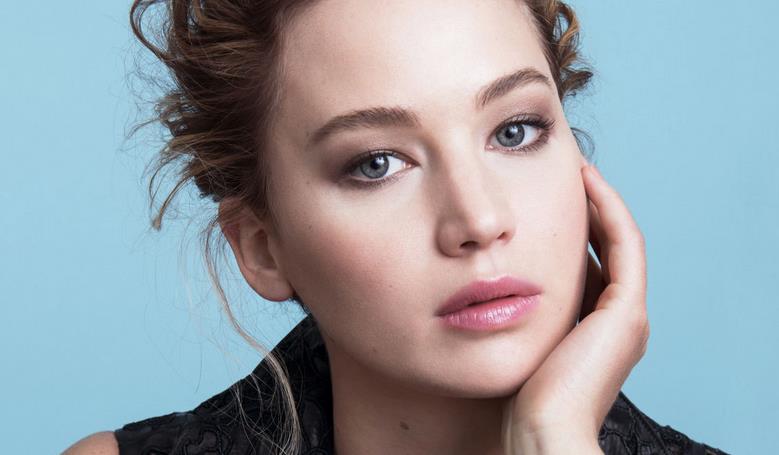 Jennifer Lawrence, 9 mesi di prigione per l'hacker che rubò le foto di nudo Un primo piano di Jennifer Lawrence