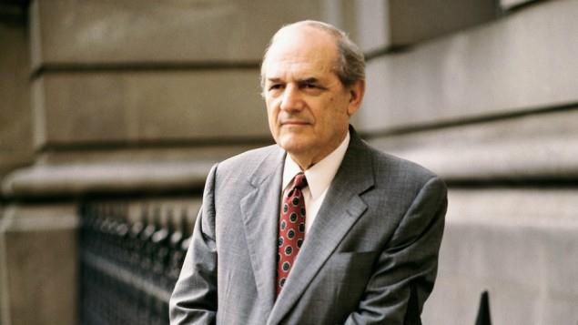 L'attore Steven Hill nei panni del procuratore Schiff L'attore Steven Hill