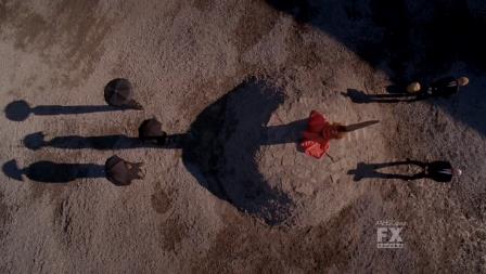 AHS 4 e il mistero di “Balenciaga” - 1
