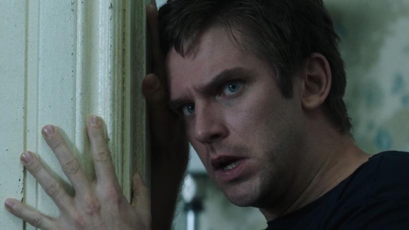 Legion: un'immagine della serie con il protagonista Un'immagine tratta dalla serie Legion