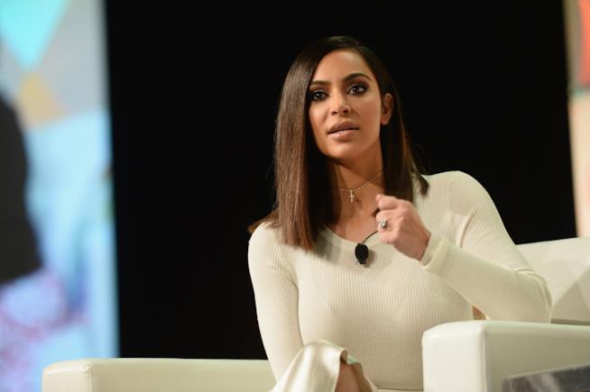 Kim Kardashian appare in pubblico per la prima volta dopo la rapina di Parigi Primo piano di Kim Kardashian