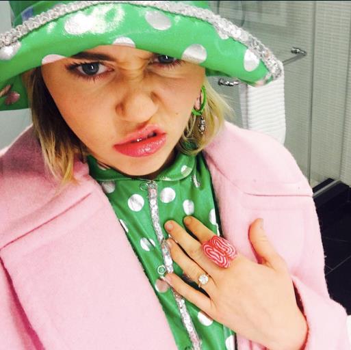 Miley Cyrus e Liam Hemsworth fidanzati I diversi anelli di Miley Cyrus