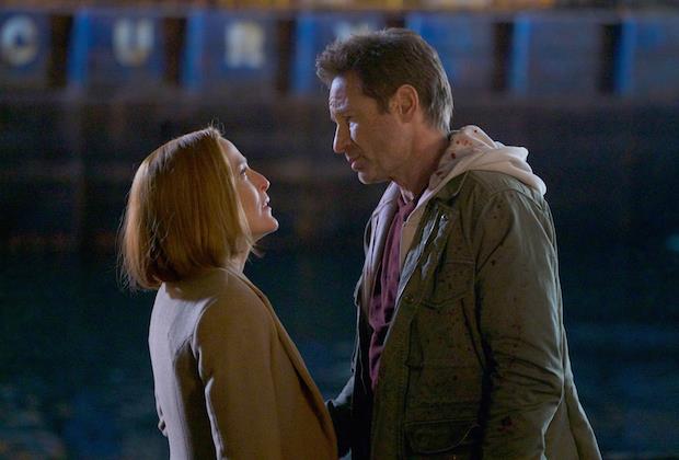 X-Files 11: un'immagine dal finale X-Files 11: Mulder e Scully nel finale
