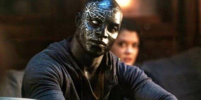 Jermaine Rivers è Shatter Shatter in una scena di The Gifted