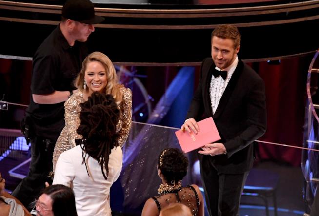 Chi era la bionda agli Oscar 2017 con Ryan Gosling? Ryan Gosling agli Oscar 2017 con una misteriosa bionda