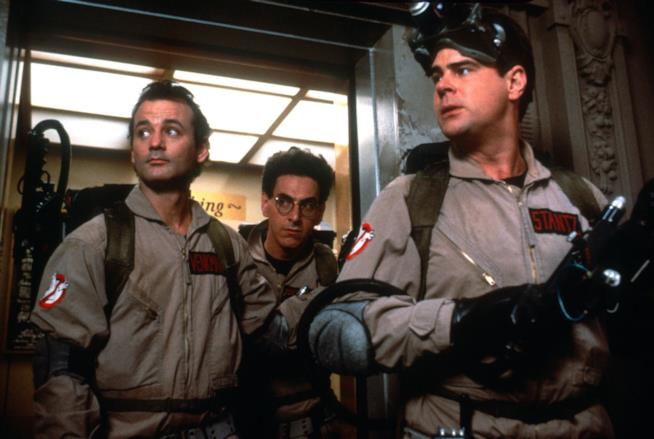 Ghostbusters: ecco le 3 scene indimenticabili della saga, in attesa dell'uscita del reboot Bill Murray, Harold Ramis e Dan Aykroyd in una scena di Ghostbusters