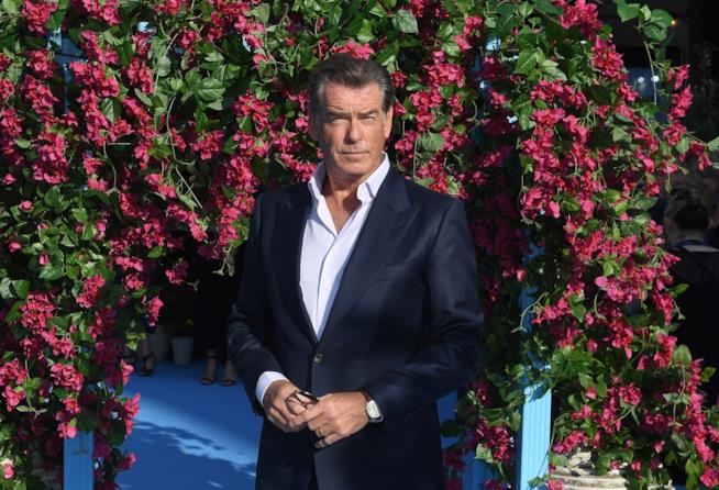 Il cast di Mrs. Doubtfire festeggia insieme l'anniversario del film Pierce Brosnan alla prima di Mamma Mia! Ci risiamo