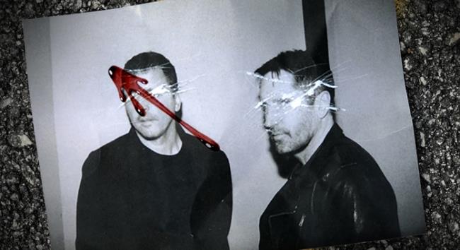 Trent Reznor e Atticus Ross lavoreranno insieme alla colonna sonora del serial su Watchmen Atticus Ross e Trent Reznor impressi su una Polaroid