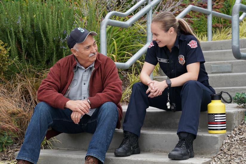 Station 19: nella 3x05 il passato di Maya Bishop tra una gita fuori porta e l'attacco di un orso Pruitt Herrera (sinistra) e Maya Bishop (destra) in una scena di Station 19