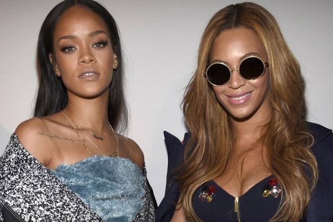 Rihanna smentisce la rivalità con Beyoncé Primo piano di Rihanna