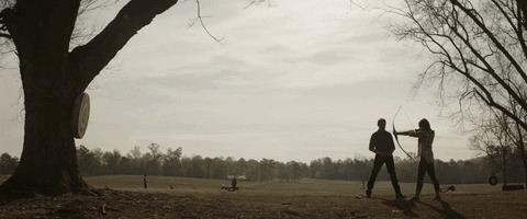 La scena del trailer di Avengers: Endgame con Occhio di Falco e la sua allieva Occhio di Falco allena una nuova arciera